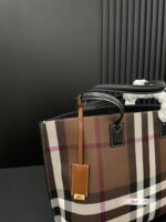 Burberry tote Shopping bag size: 34*26cm - Image 2
