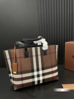 Burberry tote Shopping bag size: 34*26cm - Image 6