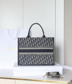 Dior embroidery tote bag - Image 5
