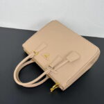 Prada - Image 3