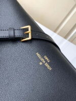 Louis Vuitton / LV on my side m22225 Black size: 30.5*24.5*14cm - Image 6