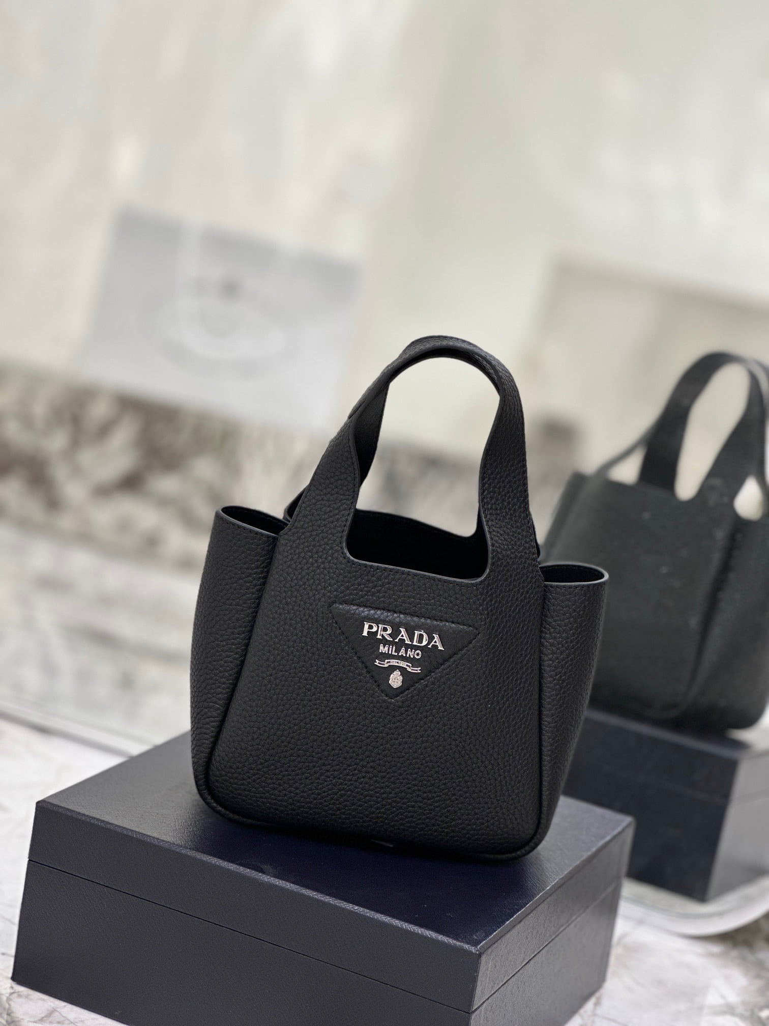 微信图片_20231108155431-1.jpg Prada Litchi print calf mini Picotin bag size:15.5*18*10cm - Image 1