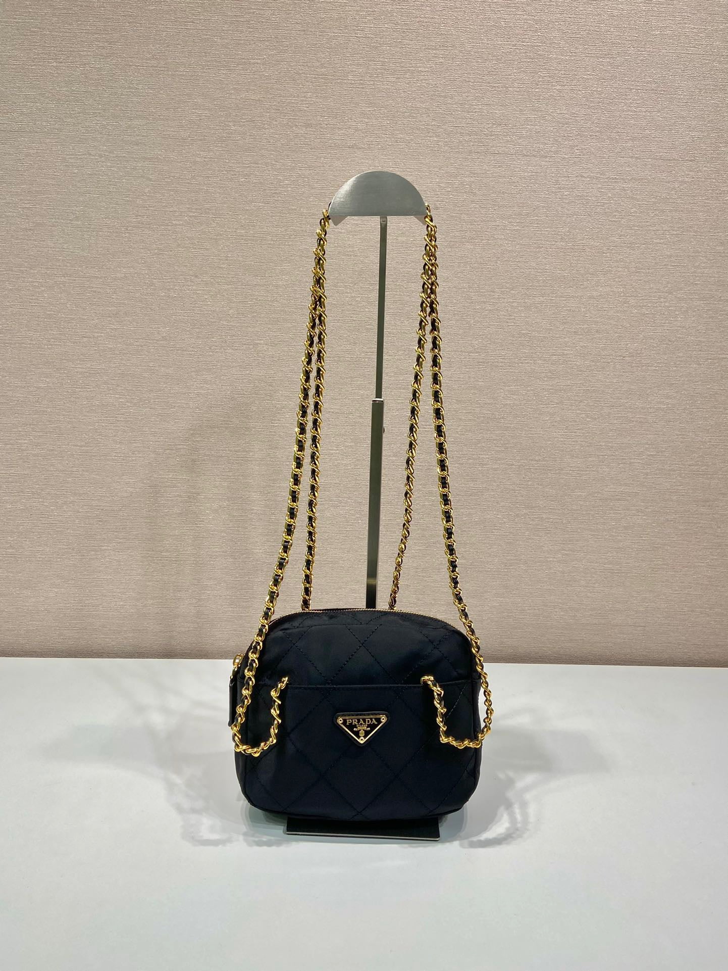 微信图片_20231116120315.jpg Prada vintage Nylon handmade shoulder bag 1bd632 size: 19*14*6cm - Image 1
