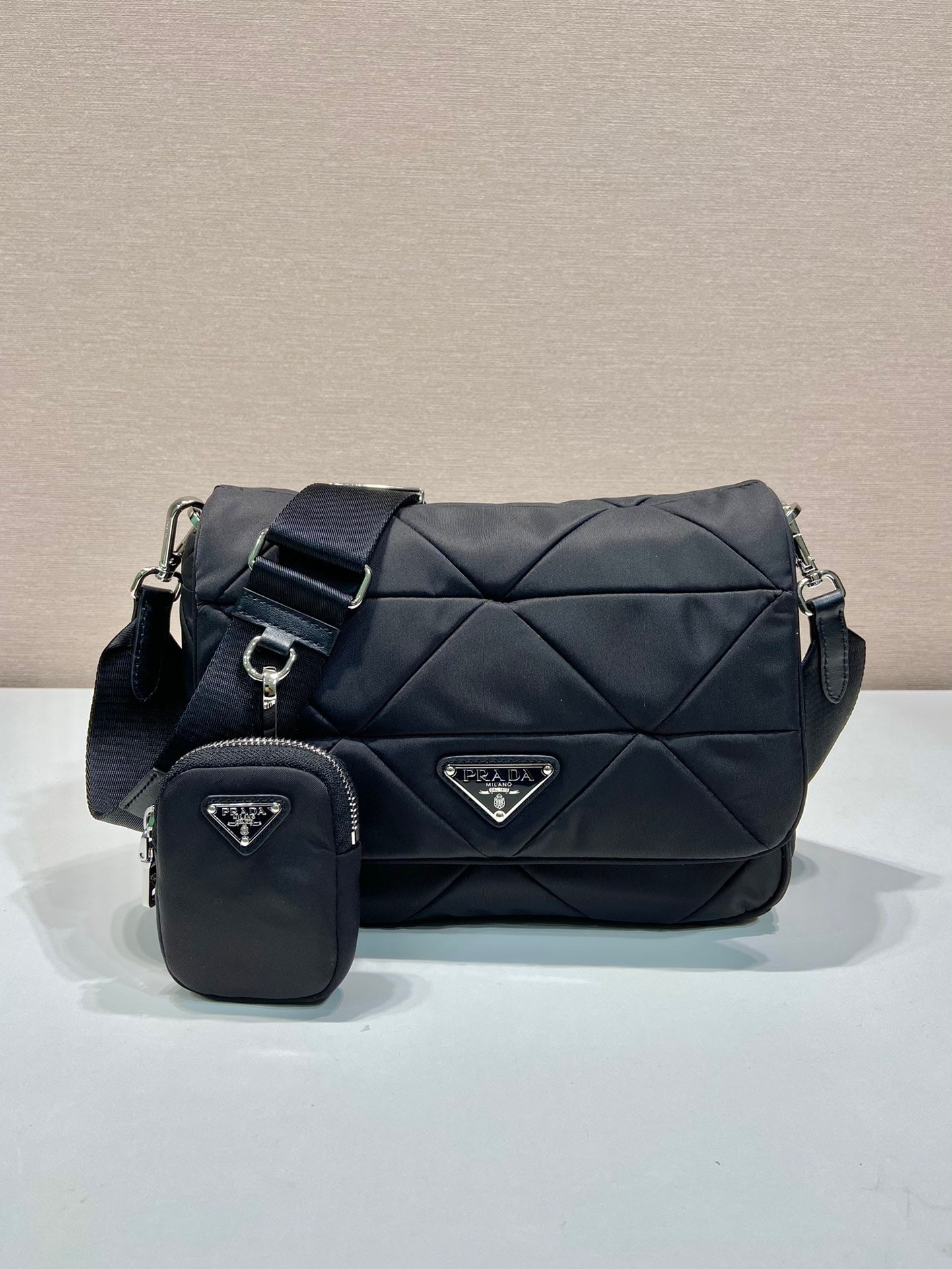 微信图片_20231116163930.jpg Prada nylon Three-piece set shoulder bag 1bd290 size: 24*24*8.5cm - Image 1